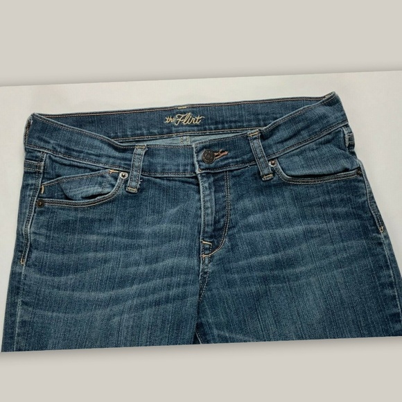 OLD NAVY *The Flirt* Size 2R Blue Denim Stretch Mid-Rise Boot Cut Comfy Jeans - Picture 2 of 6